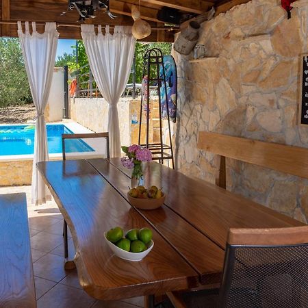 Plum Holiday Home Kaštel Stari Eksteriør bilde