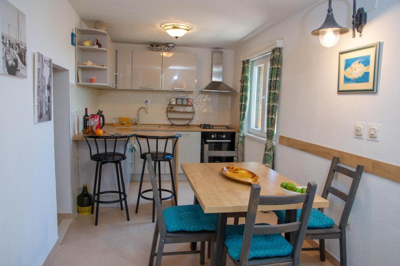 Plum Holiday Home Kaštel Stari Eksteriør bilde