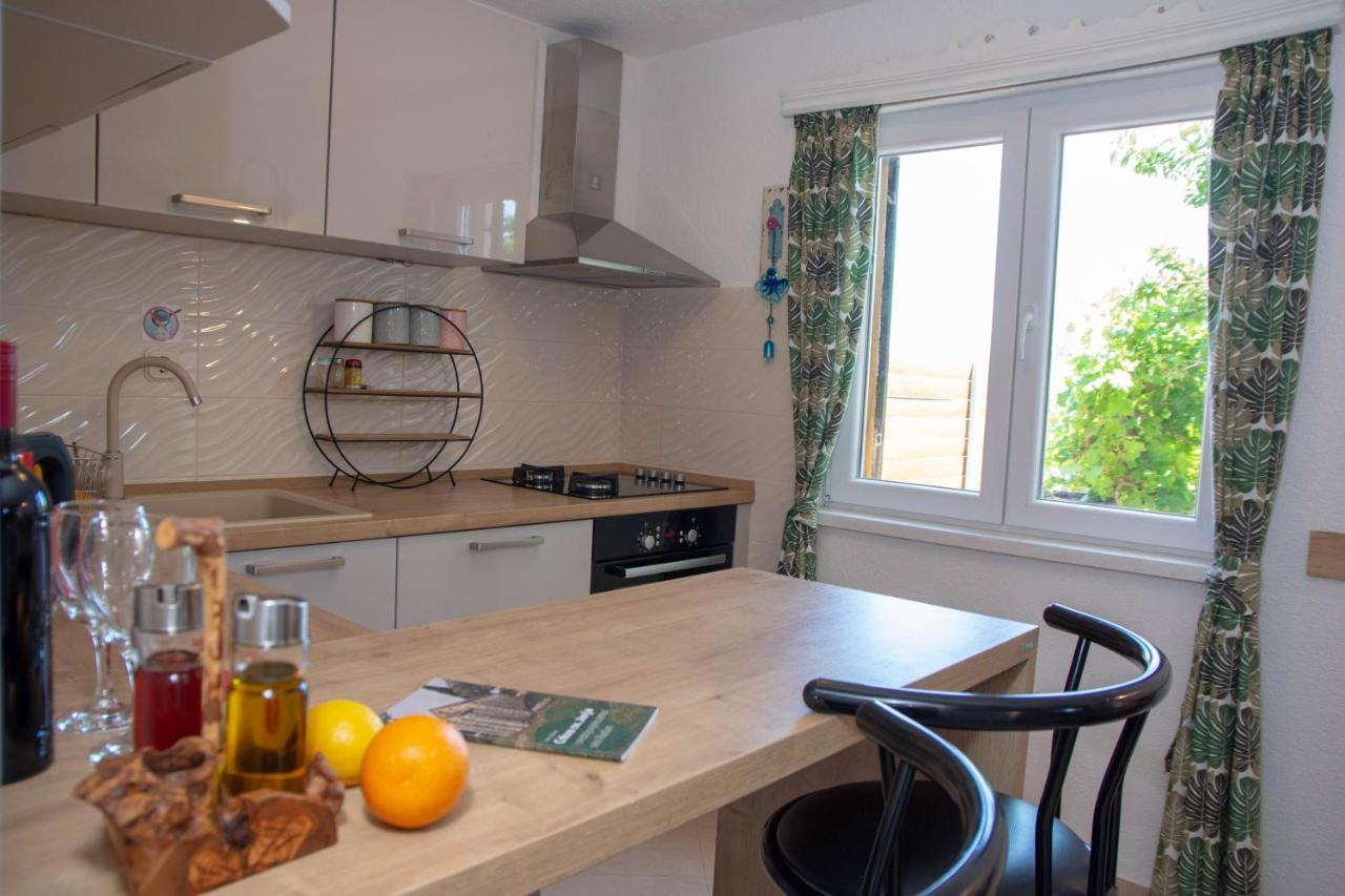 Plum Holiday Home Kaštel Stari Eksteriør bilde