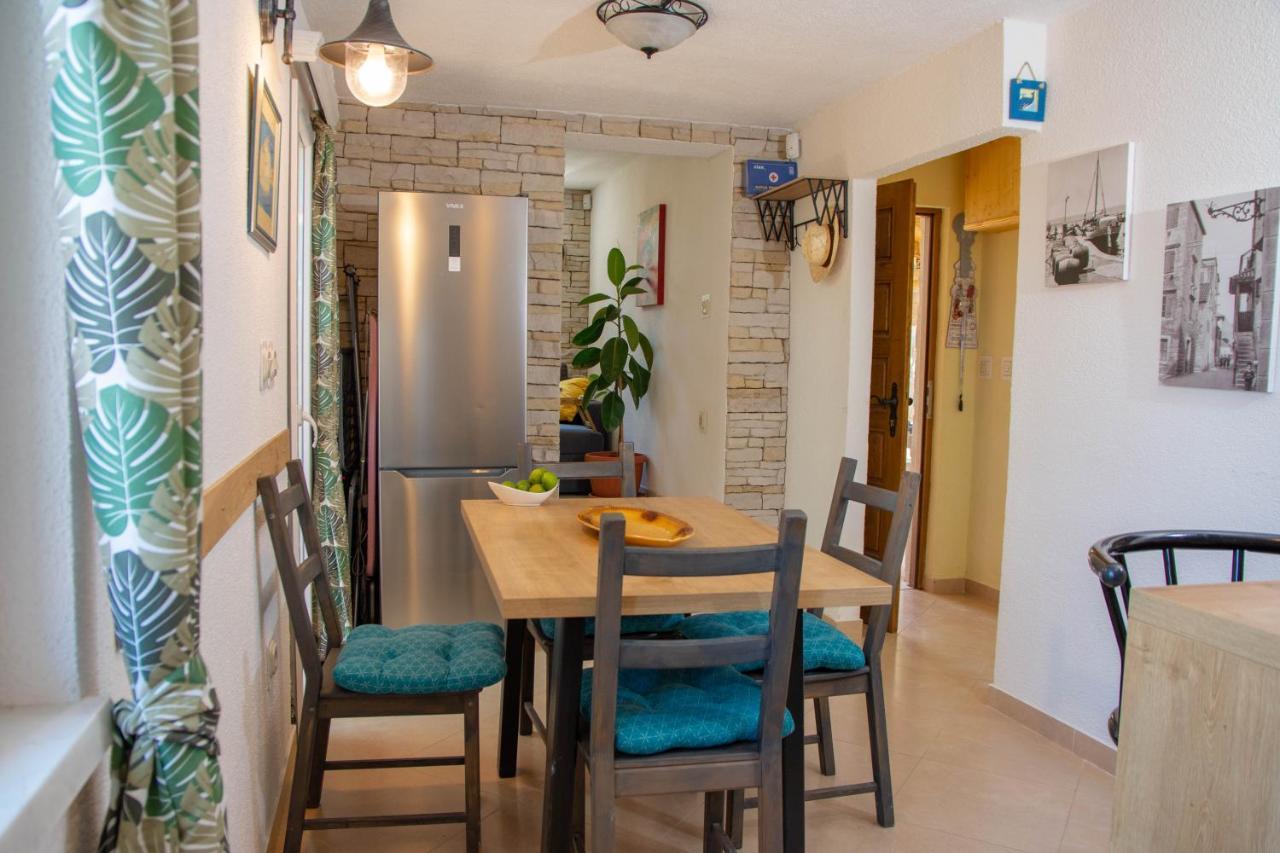 Plum Holiday Home Kaštel Stari Eksteriør bilde