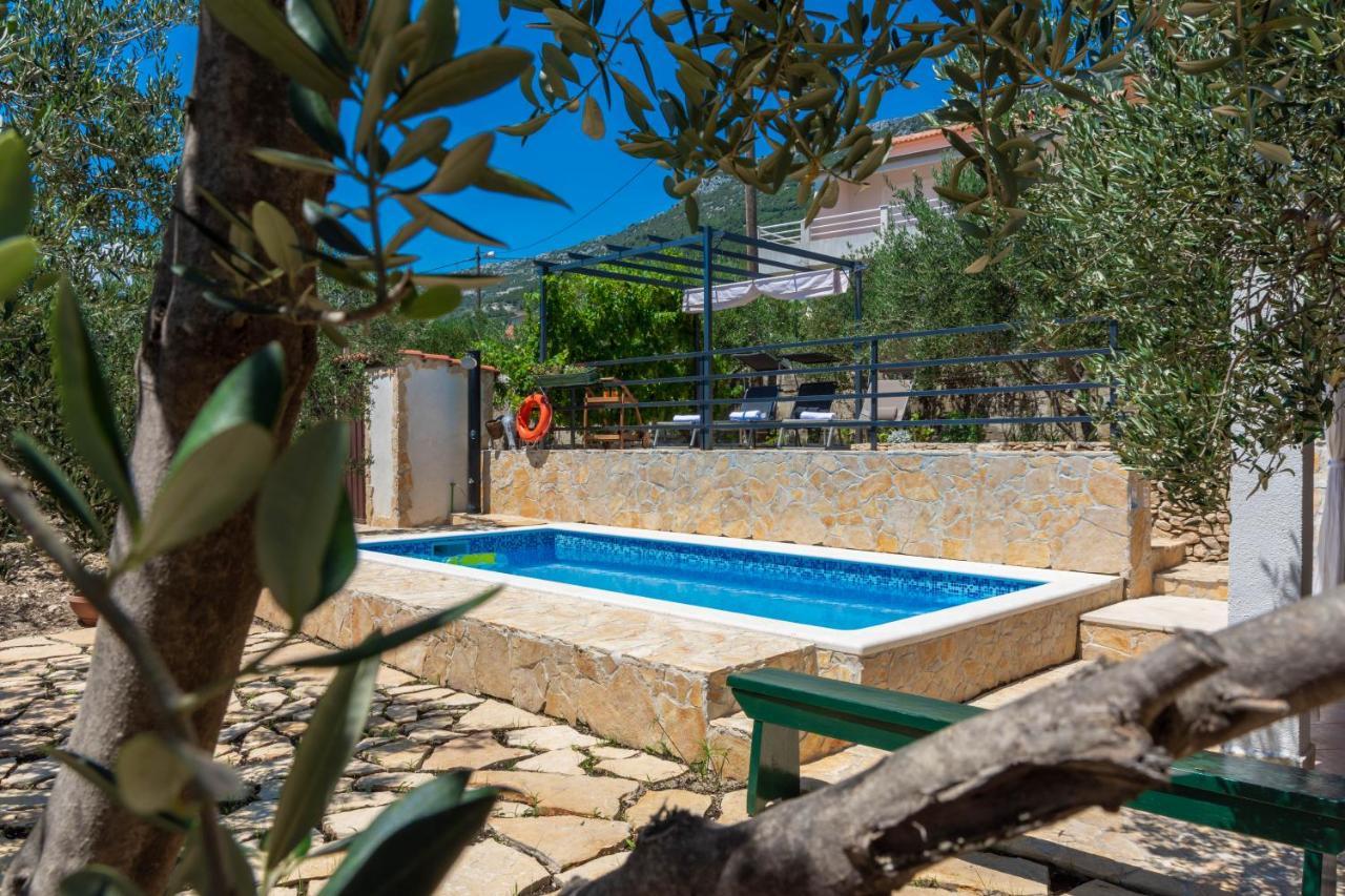 Plum Holiday Home Kaštel Stari Eksteriør bilde