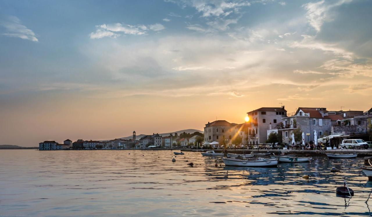 Plum Holiday Home Kaštel Stari Eksteriør bilde